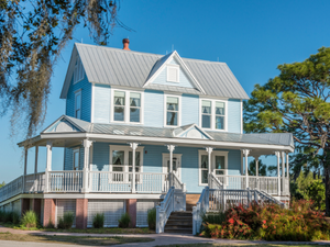 Tips for Ballwing Roof Repair: Harmonizing Your Roof with Your Home and Surroundings